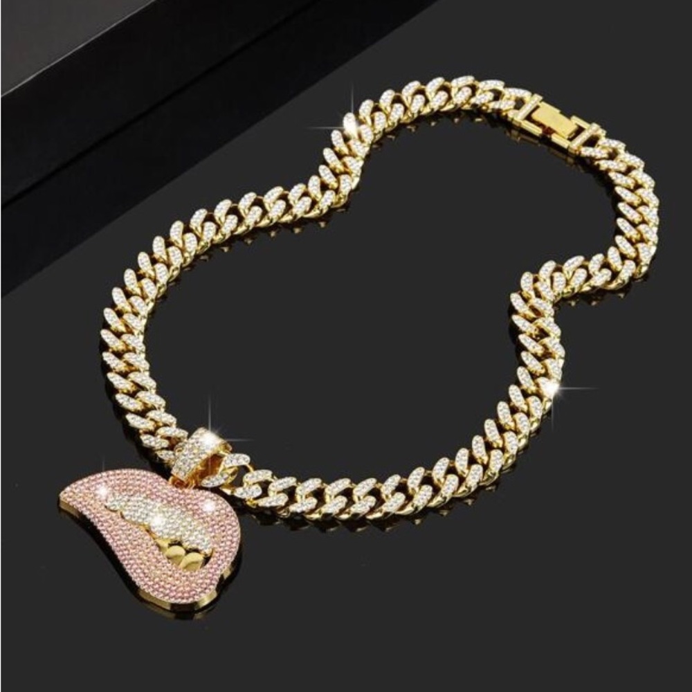 Lip pendant Necklace - Picture 2 of 5